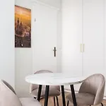 Of The Kings - Riverside K22 M44 Apartament